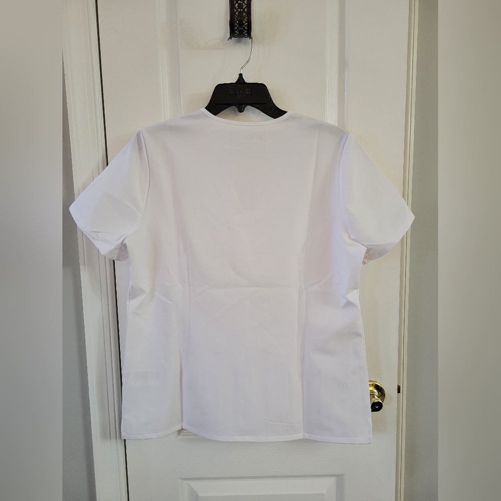 NWOT FIGS Casma Three-Pocket Scrub Top White Size Medium - Picture 6 of 9